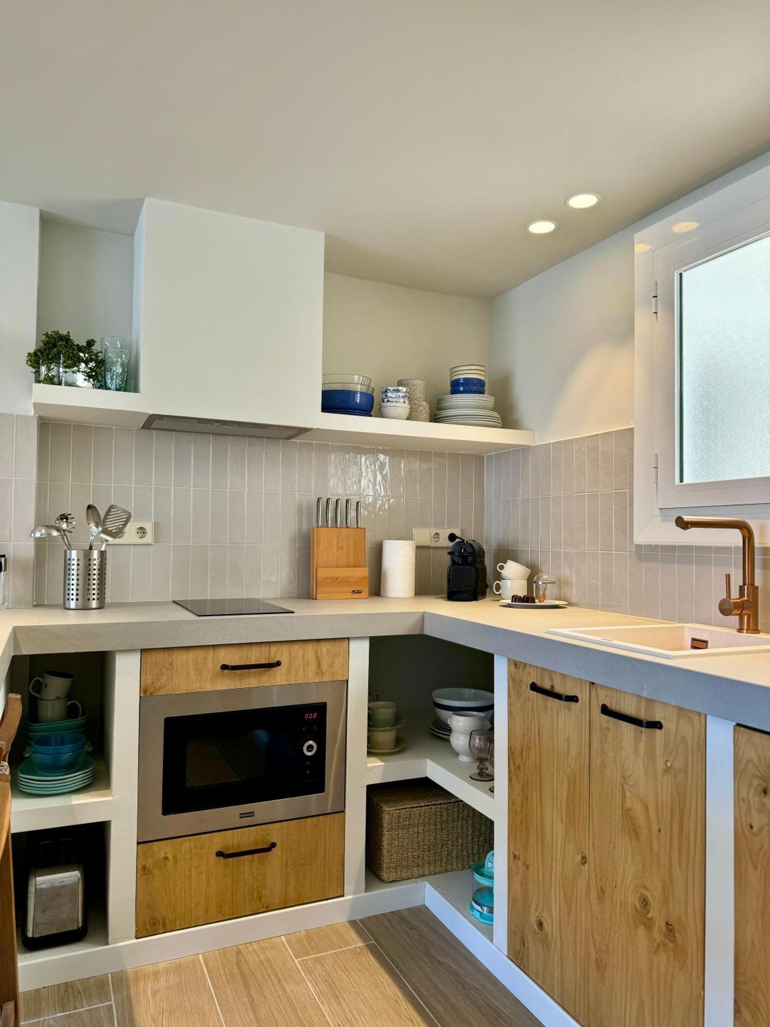 Acogedor Atico Con Piscina Y Vistas Al Mar Lejlighed Roses Eksteriør billede