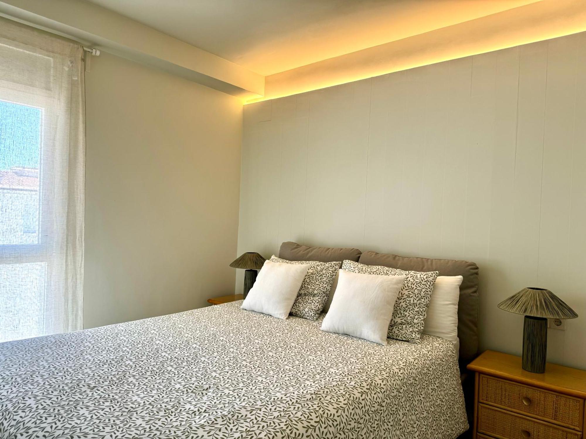 Acogedor Atico Con Piscina Y Vistas Al Mar Lejlighed Roses Eksteriør billede