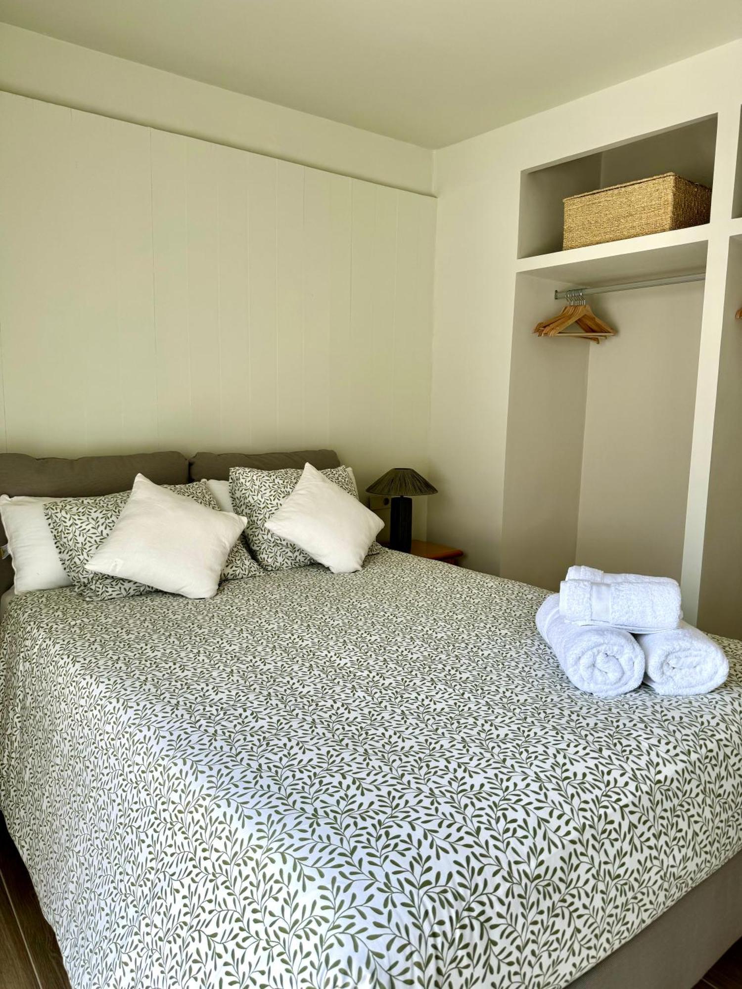 Acogedor Atico Con Piscina Y Vistas Al Mar Lejlighed Roses Eksteriør billede