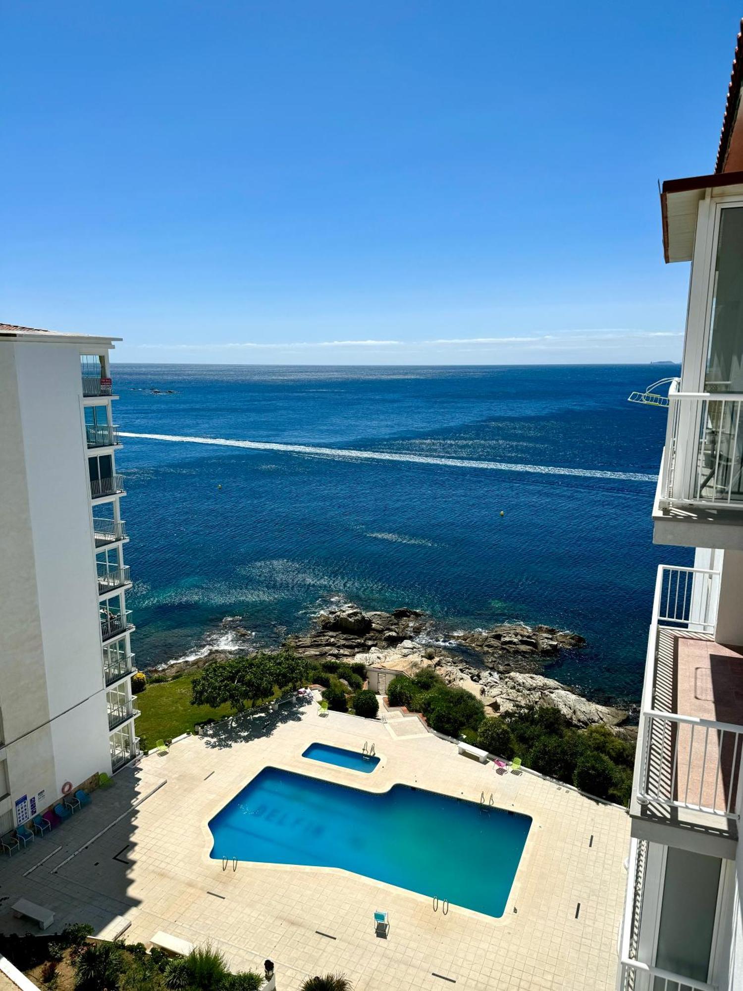 Acogedor Atico Con Piscina Y Vistas Al Mar Lejlighed Roses Eksteriør billede
